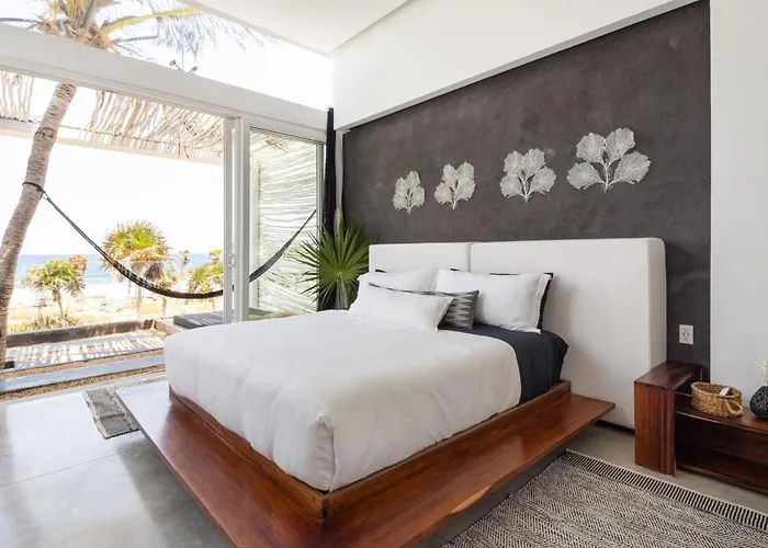 Villa Luxury Oceanfront Estate With Pool, Staff, Sleeps 24